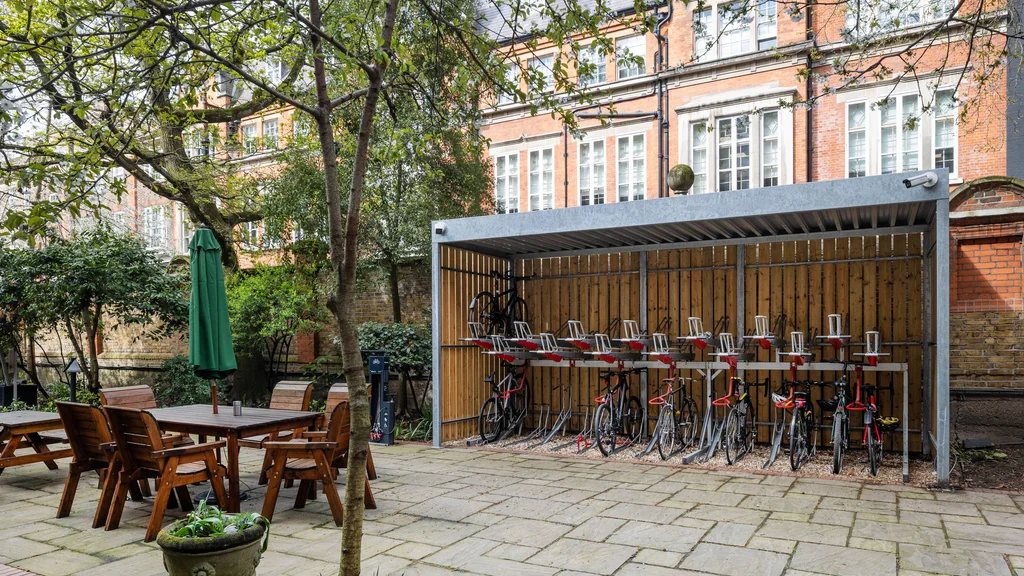 Bike racks of 130 Buckingham Palace Road 