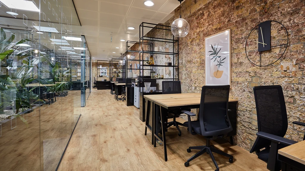 Desks at 25EP