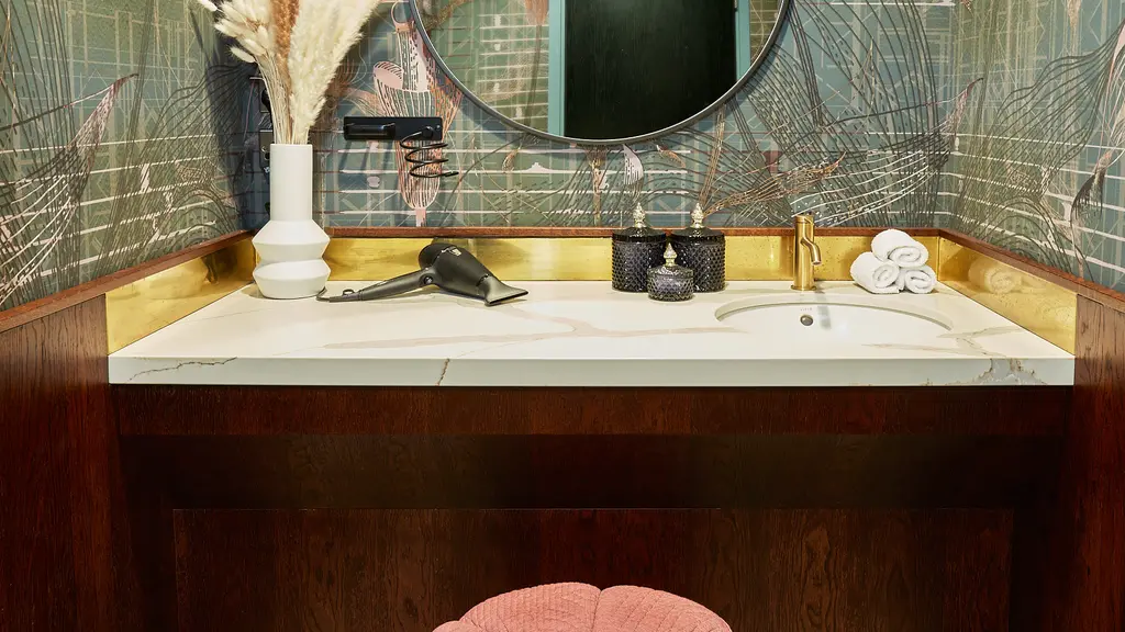 Dressing room at 25EP