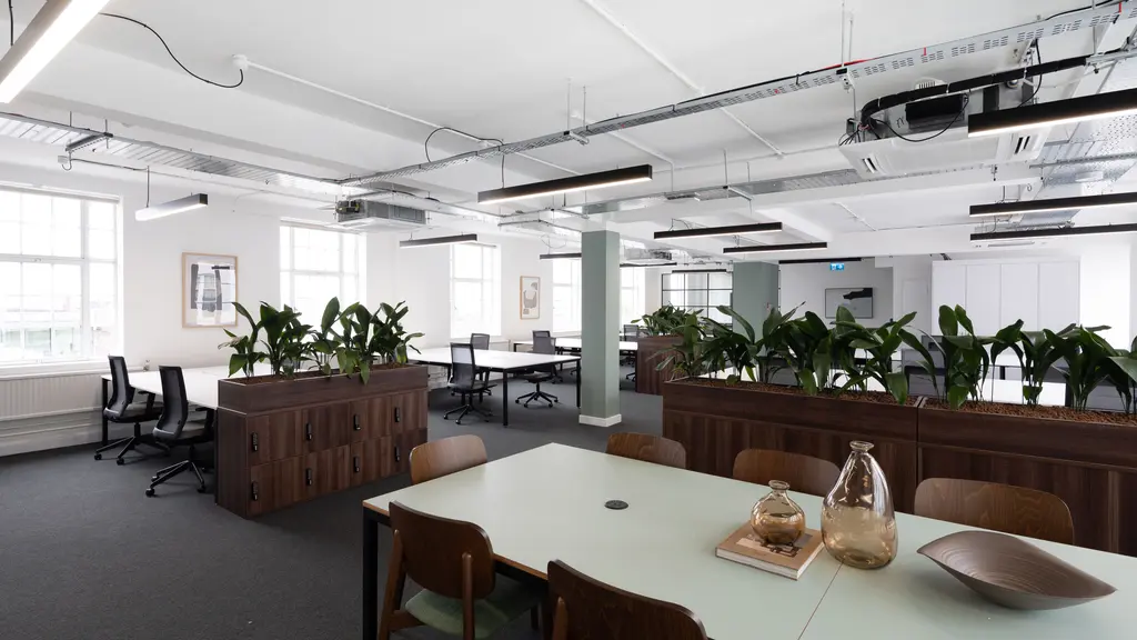 Desks at 52 Grosvenor Gardens