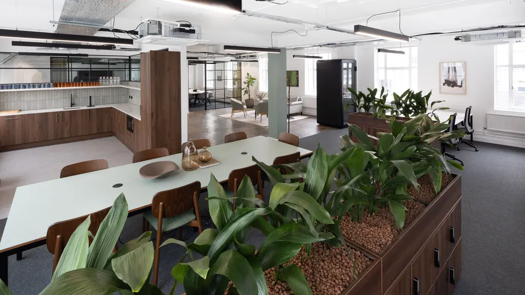 Desks at 52 Grosvenor Gardens
