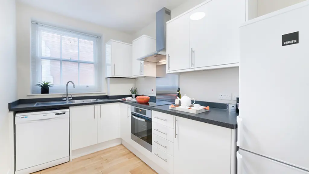 Kitchen of 13 Clarendon Flatsr