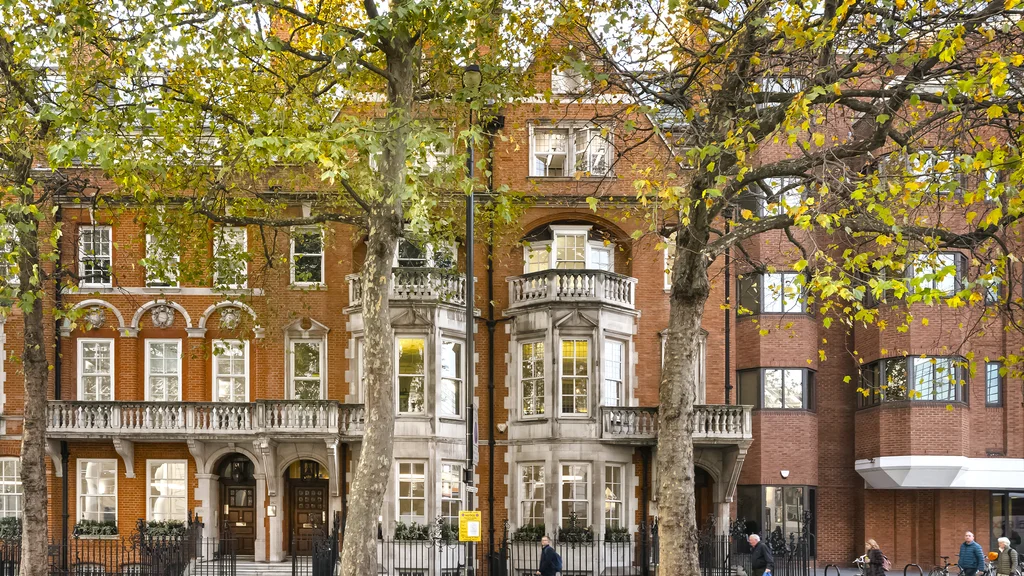 External view of the exterior of 128 Buckingham Palace Road. 