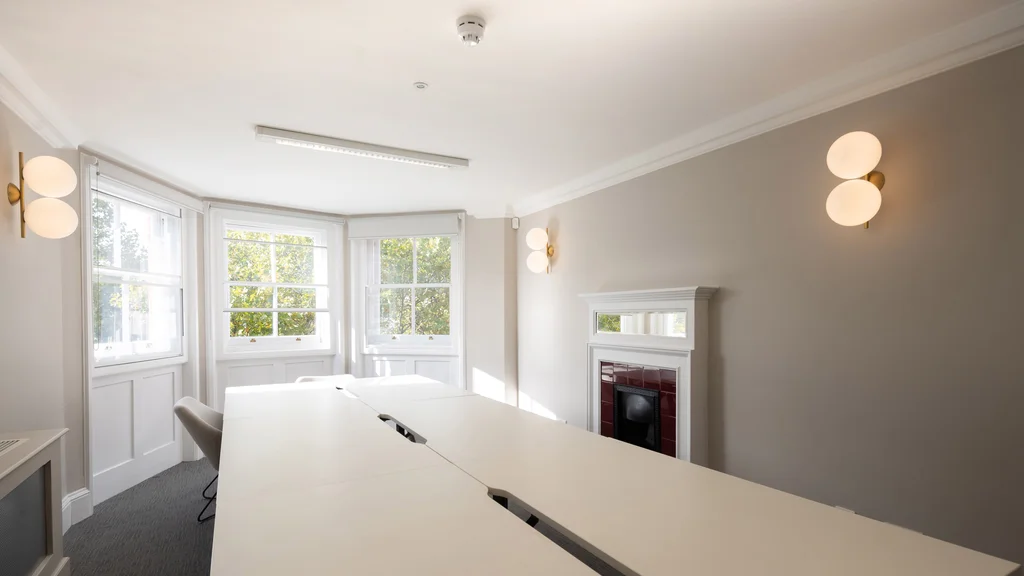 Fourth floor at 152 Buckingham Palace Road 