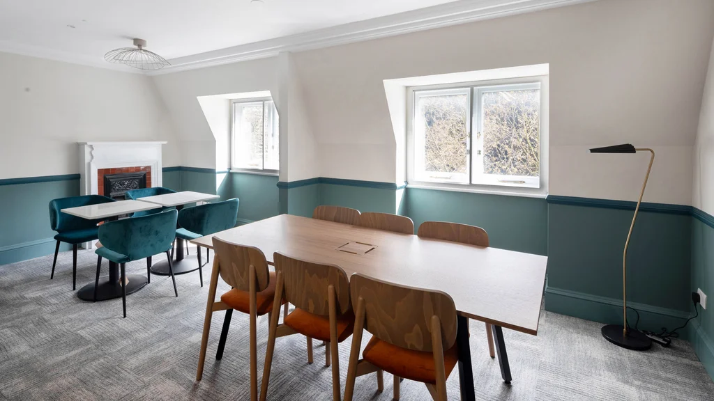 Fourth floor of 130 Buckingham Palace Road