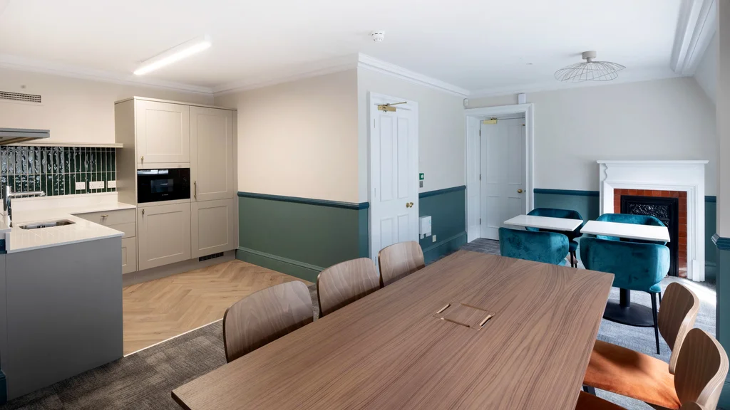 Fourth floor of 130 Buckingham Palace Road