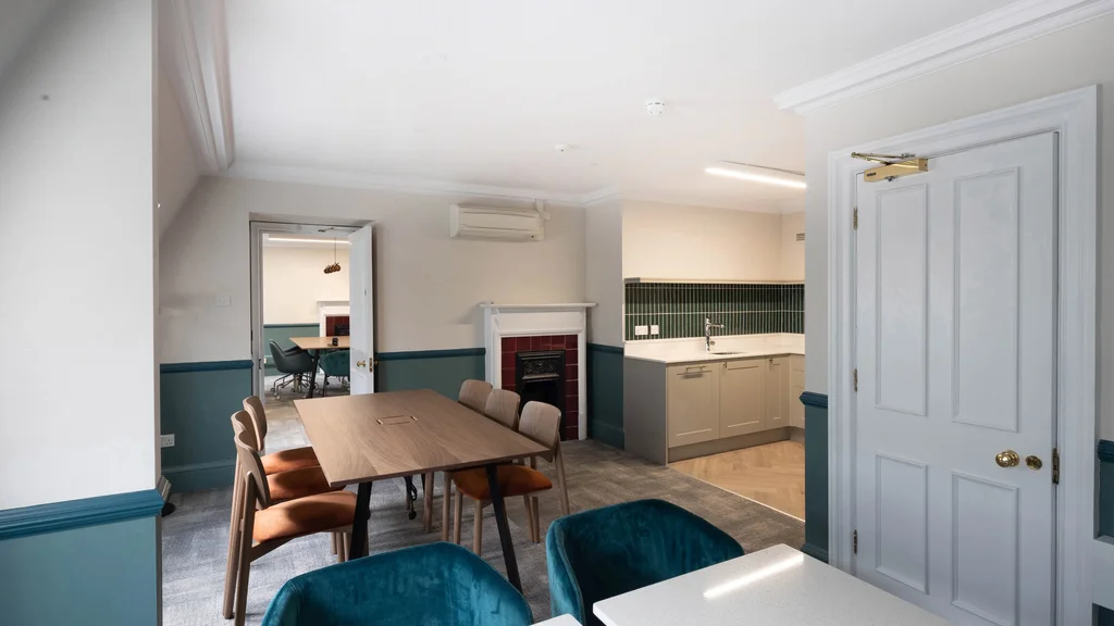 Fourth floor of 130 Buckingham Palace Road