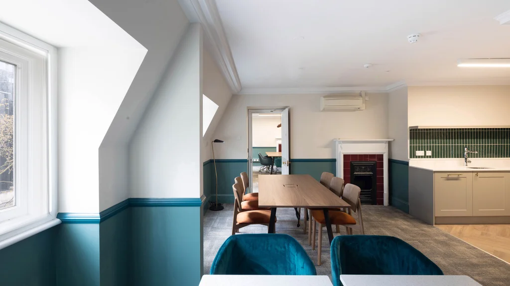 Fourth floor of 130 Buckingham Palace Road