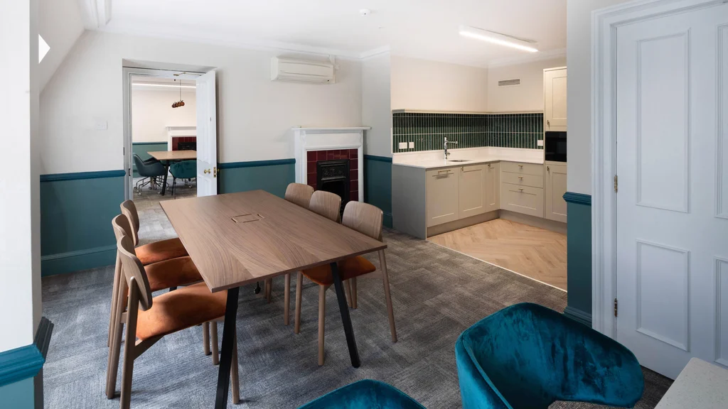 Fourth floor of 130 Buckingham Palace Road
