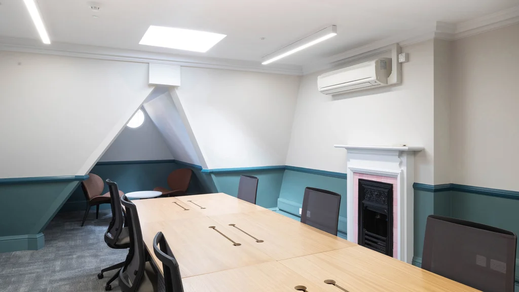 Fourth floor of 130 Buckingham Palace Road