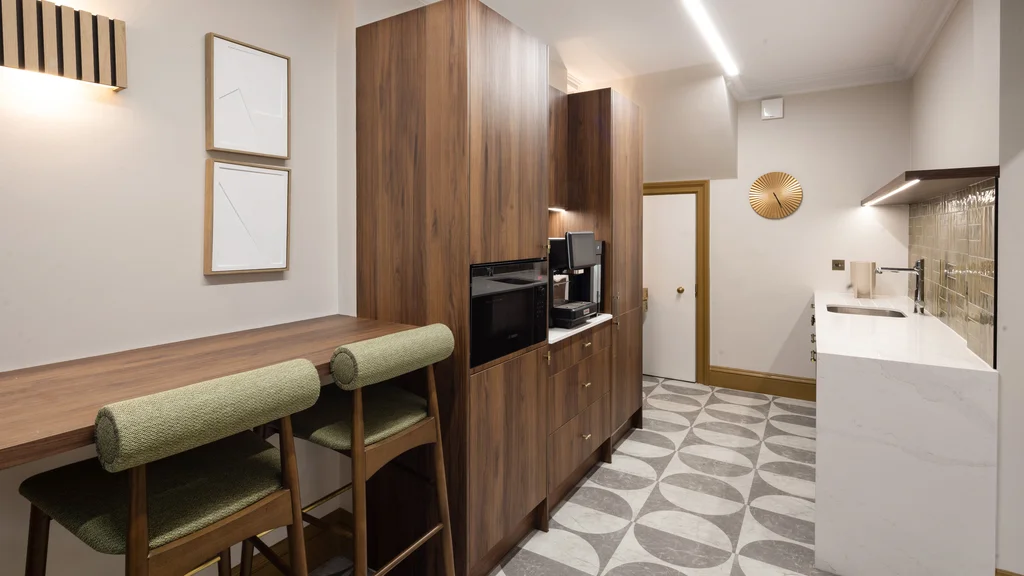 Kitchen at 142 Buckingham Palace Road