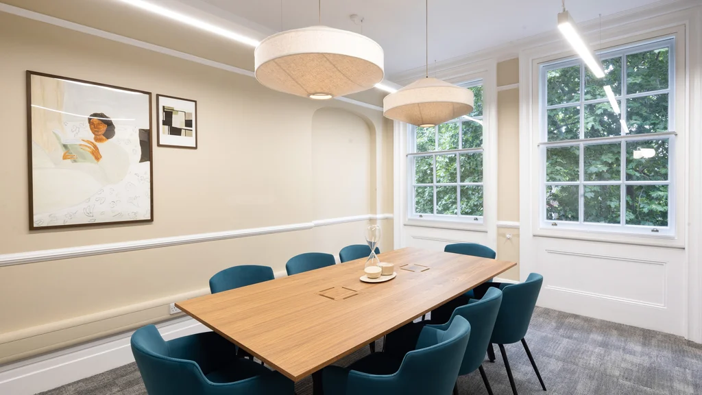 A meeting room at 142 Buckingham Palace Road
