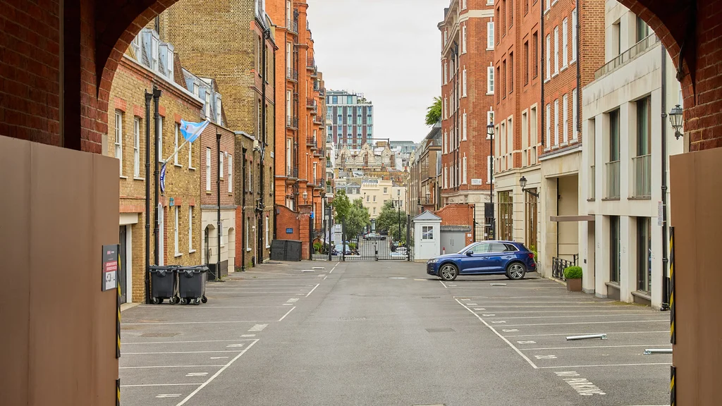 Archway entrance to Three King's Yard