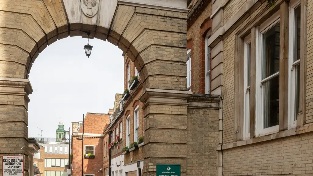 Grosvenor Gardens Mews North entrance