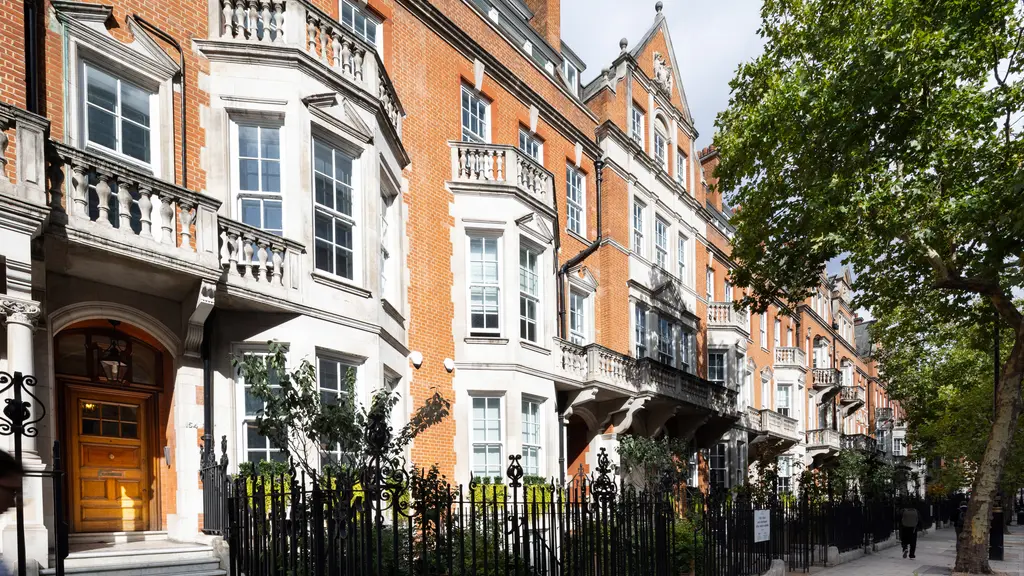 Exterior of 154 Buckingham Palace Road