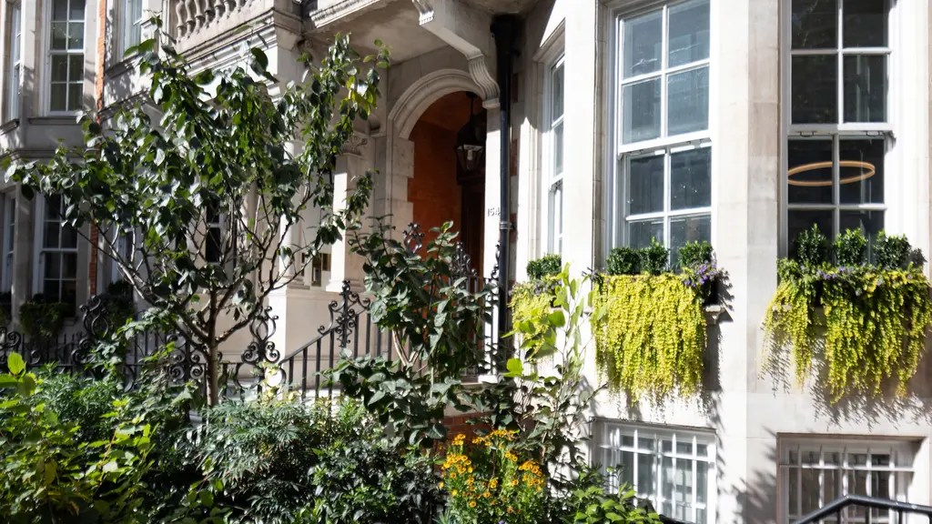 Exterior of 154 Buckingham Palace Road