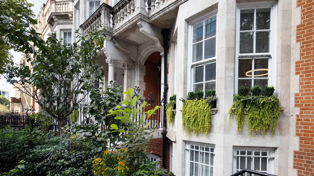 Exterior windows