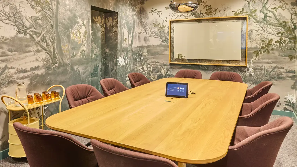 A table and chairs in a meeting room