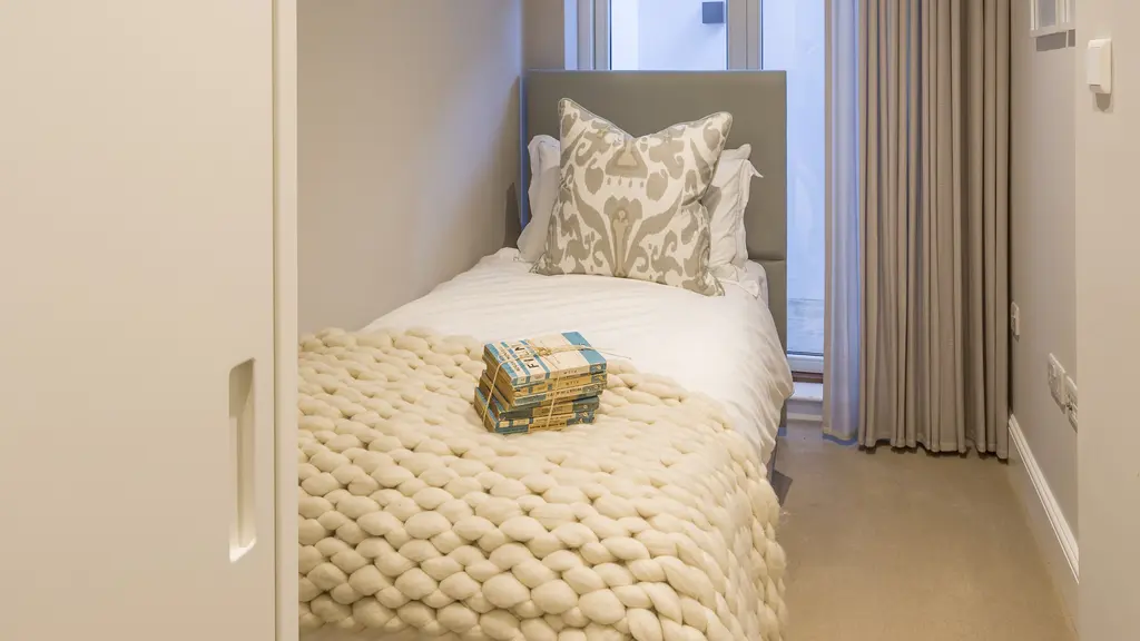 Small single bedroom