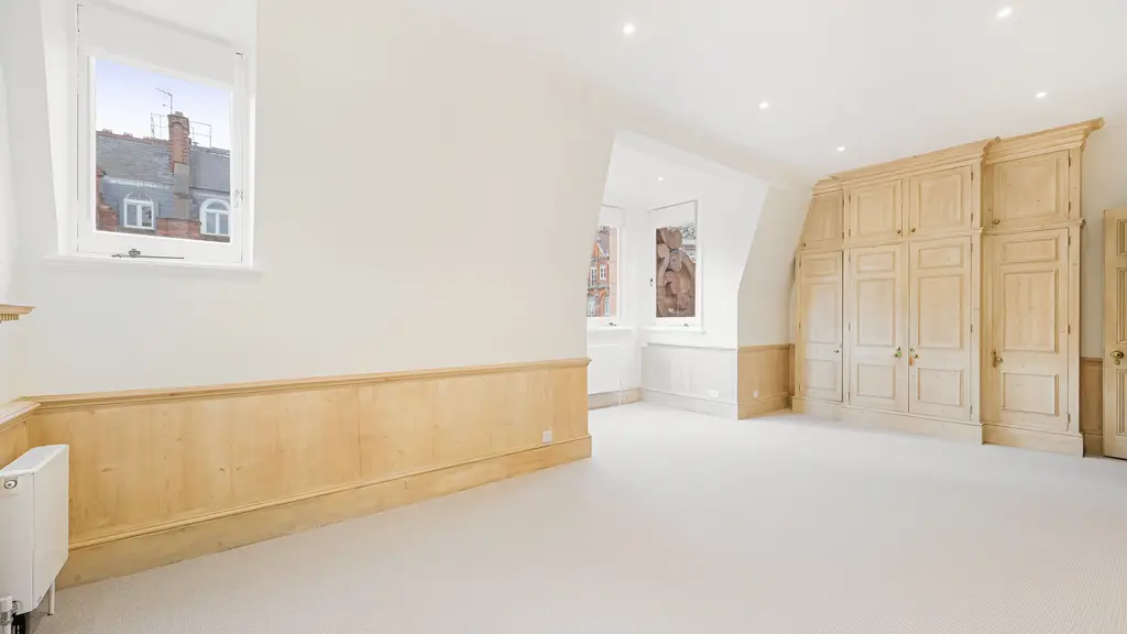 Empty room 