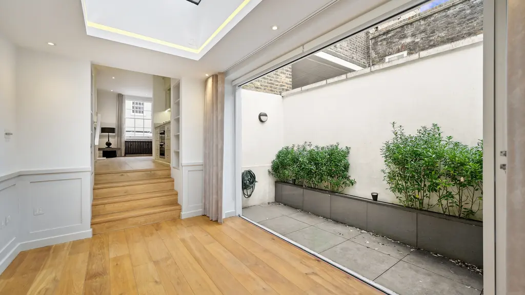 Room and terrace 