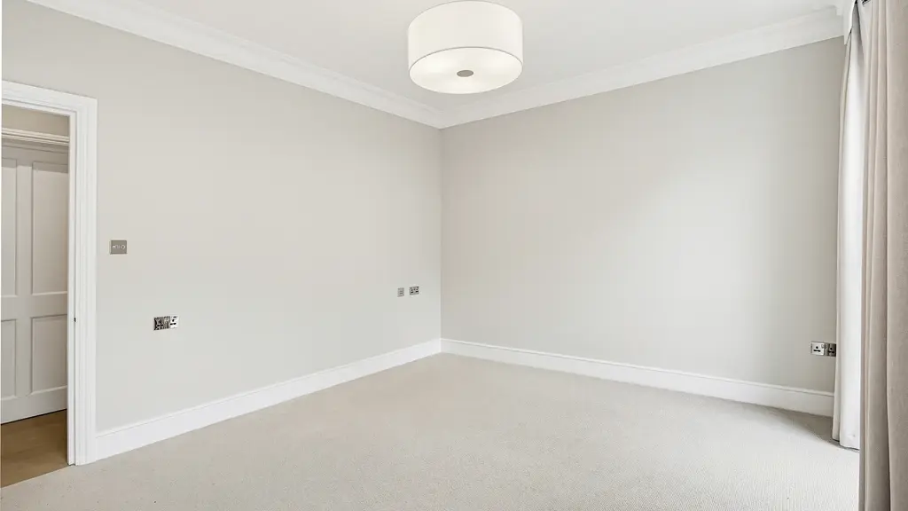 Empty bedroom 