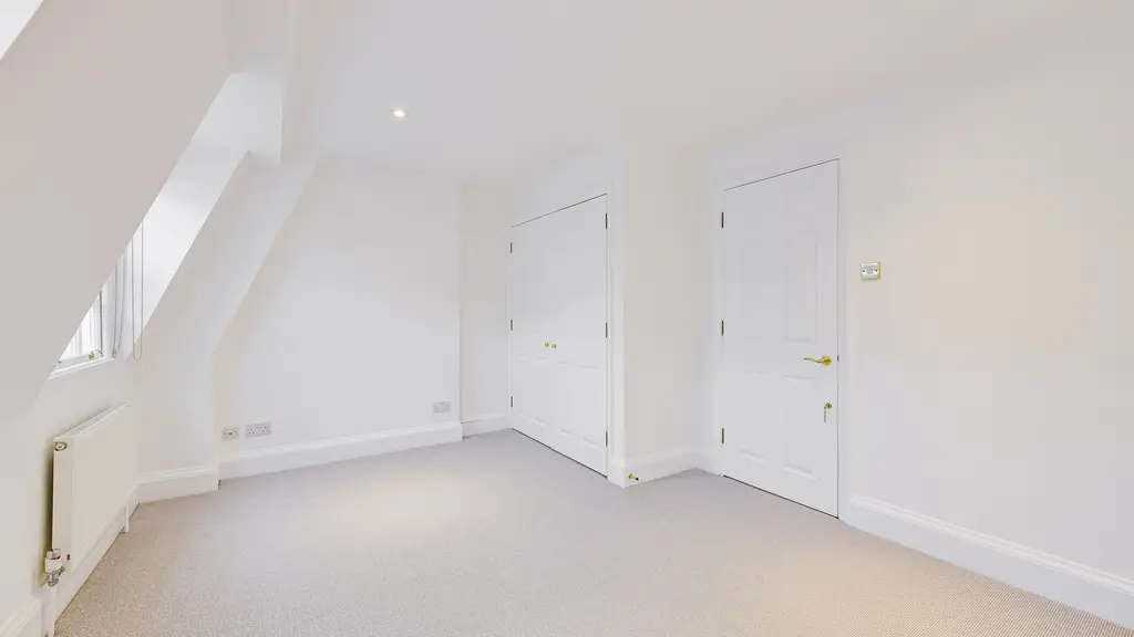 Empty room 