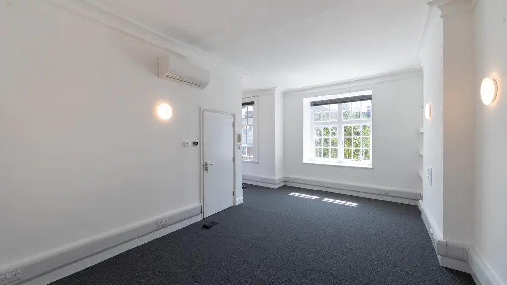 Empty office 
