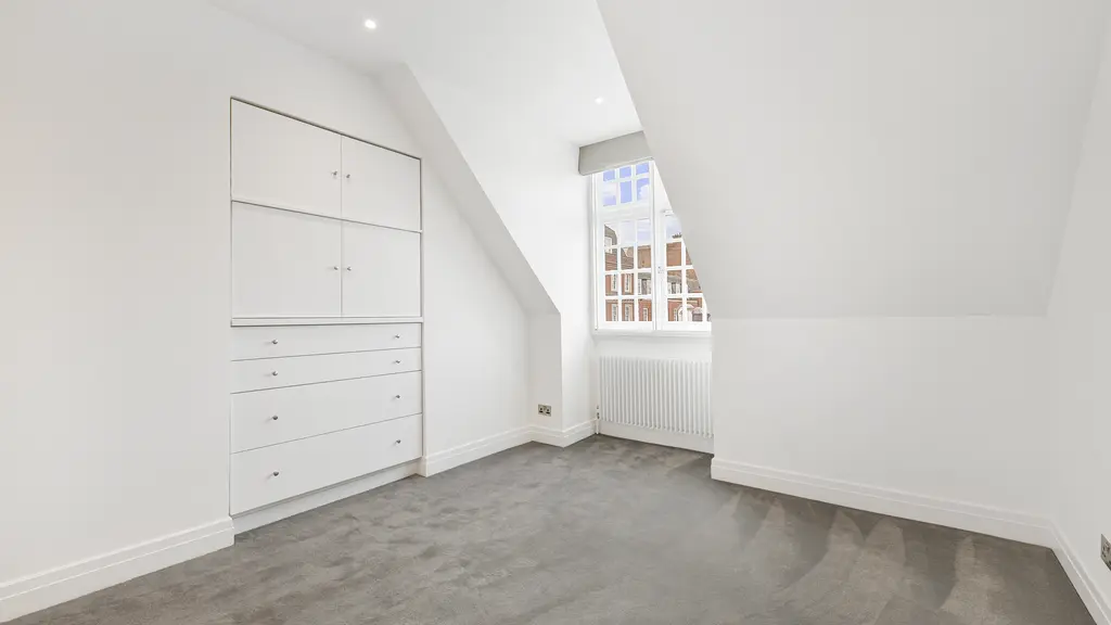 Empty room 