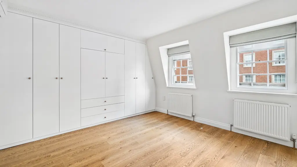 Empty room 