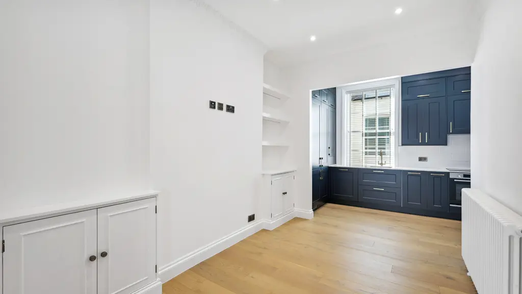 Empty room 