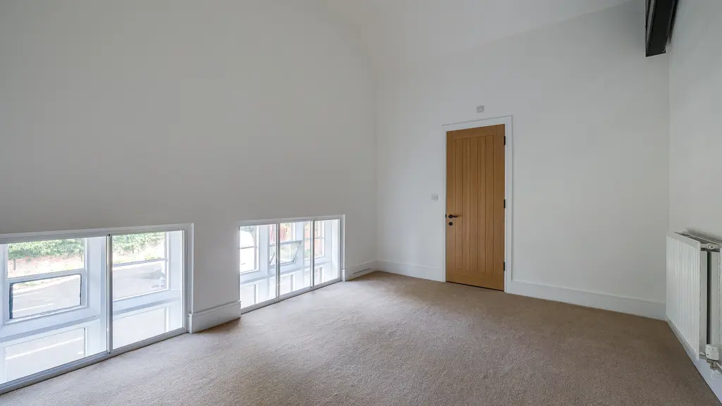 Empty room 