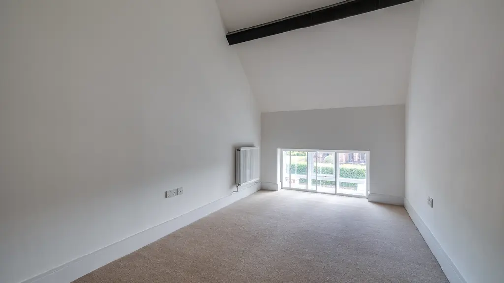 Empty room 
