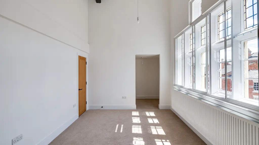 Empty room 